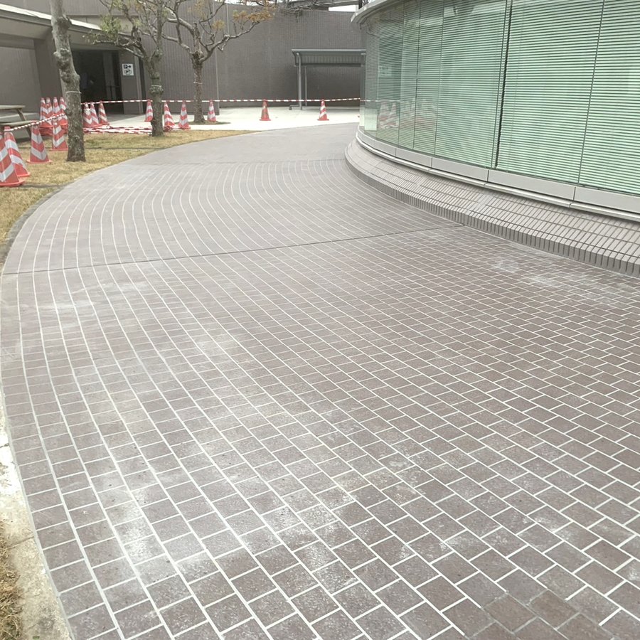 曲線歩道×ガラスCW